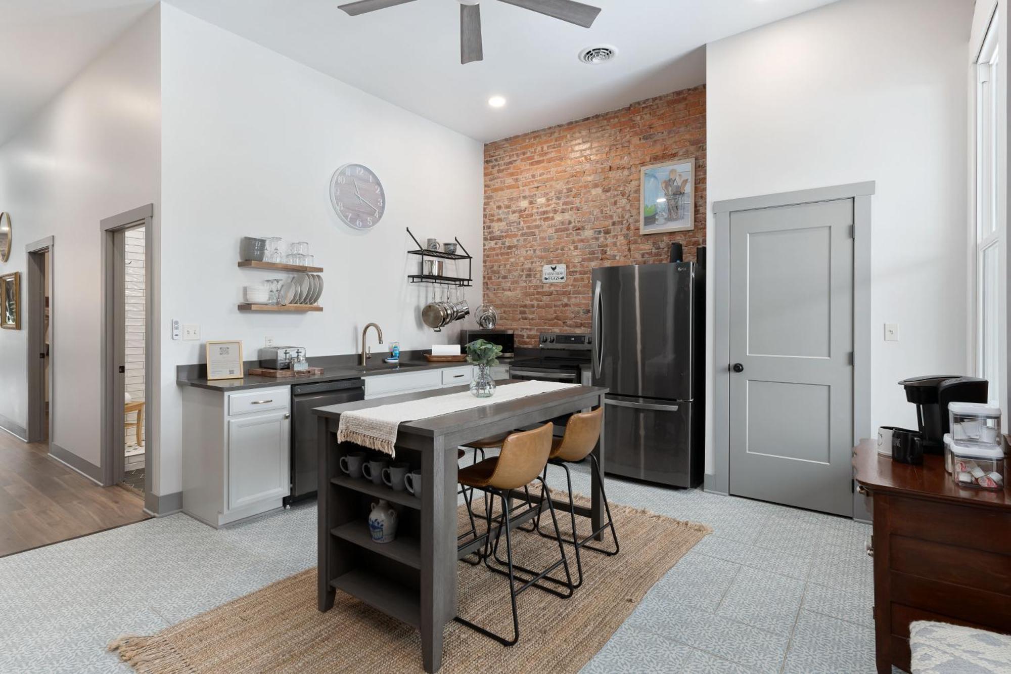 מילסבורג Spacious Luxury Apt In Historic Downtown - Oh Amish Country מראה חיצוני תמונה