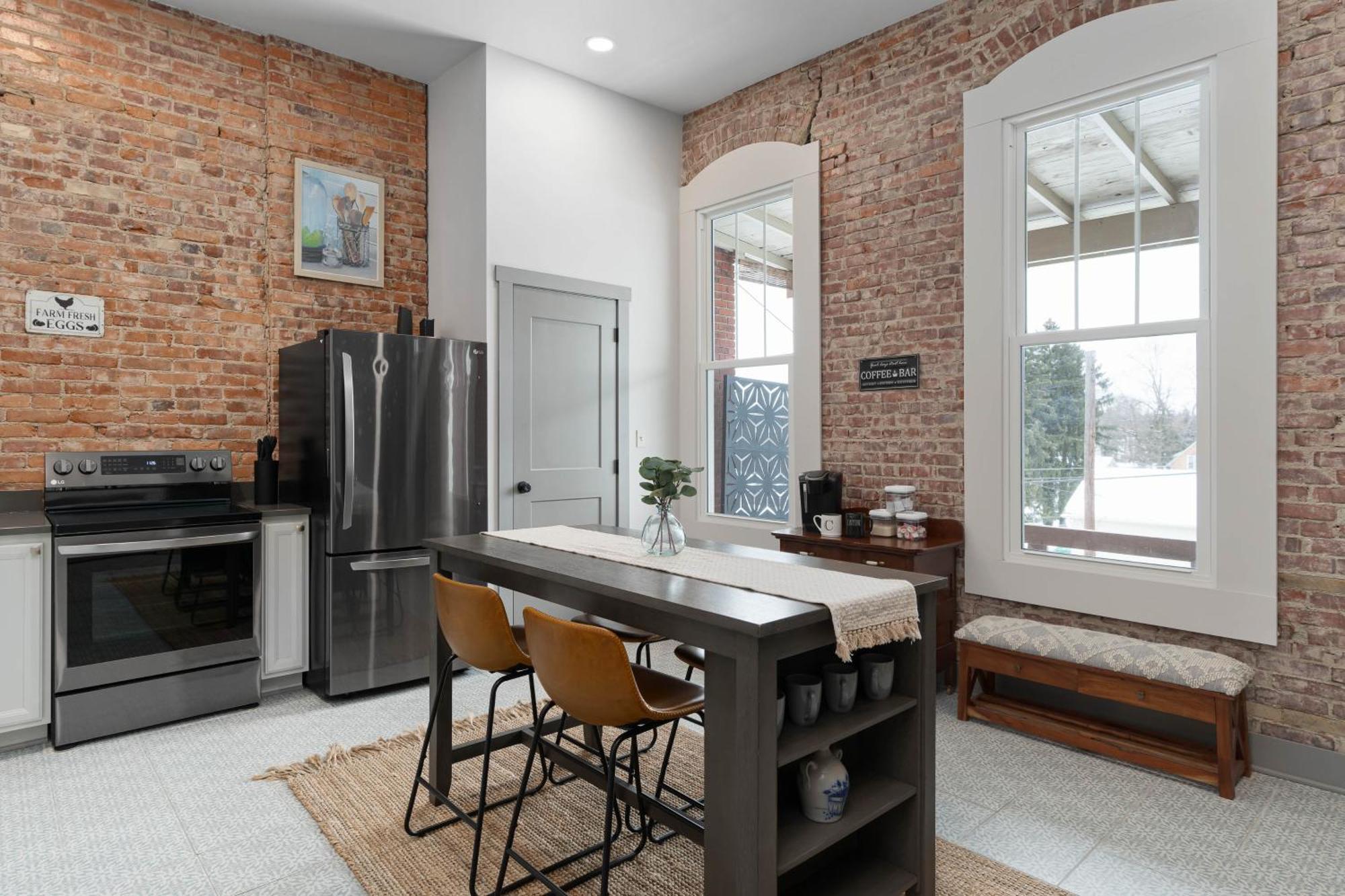 מילסבורג Spacious Luxury Apt In Historic Downtown - Oh Amish Country מראה חיצוני תמונה