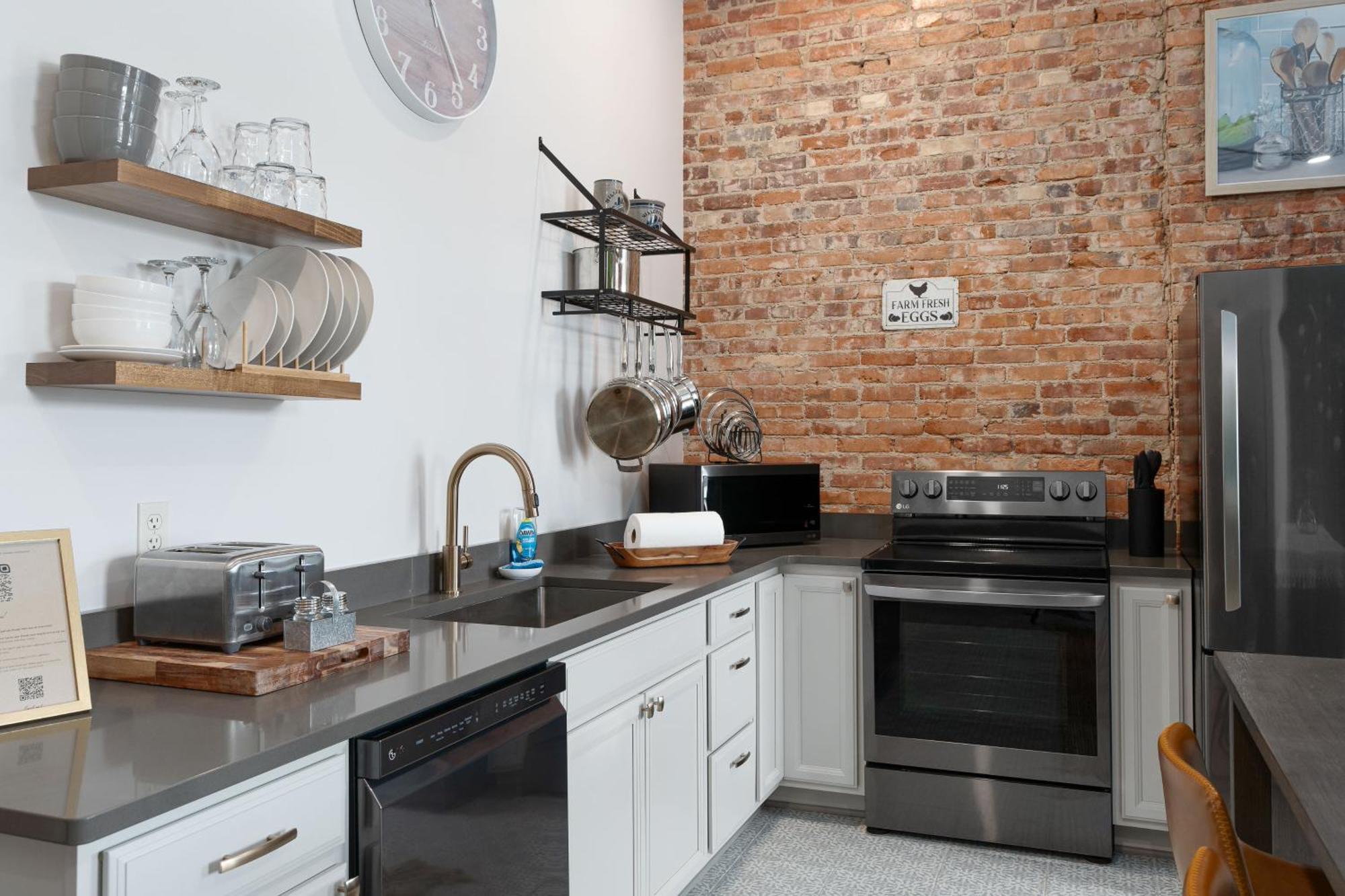 מילסבורג Spacious Luxury Apt In Historic Downtown - Oh Amish Country מראה חיצוני תמונה