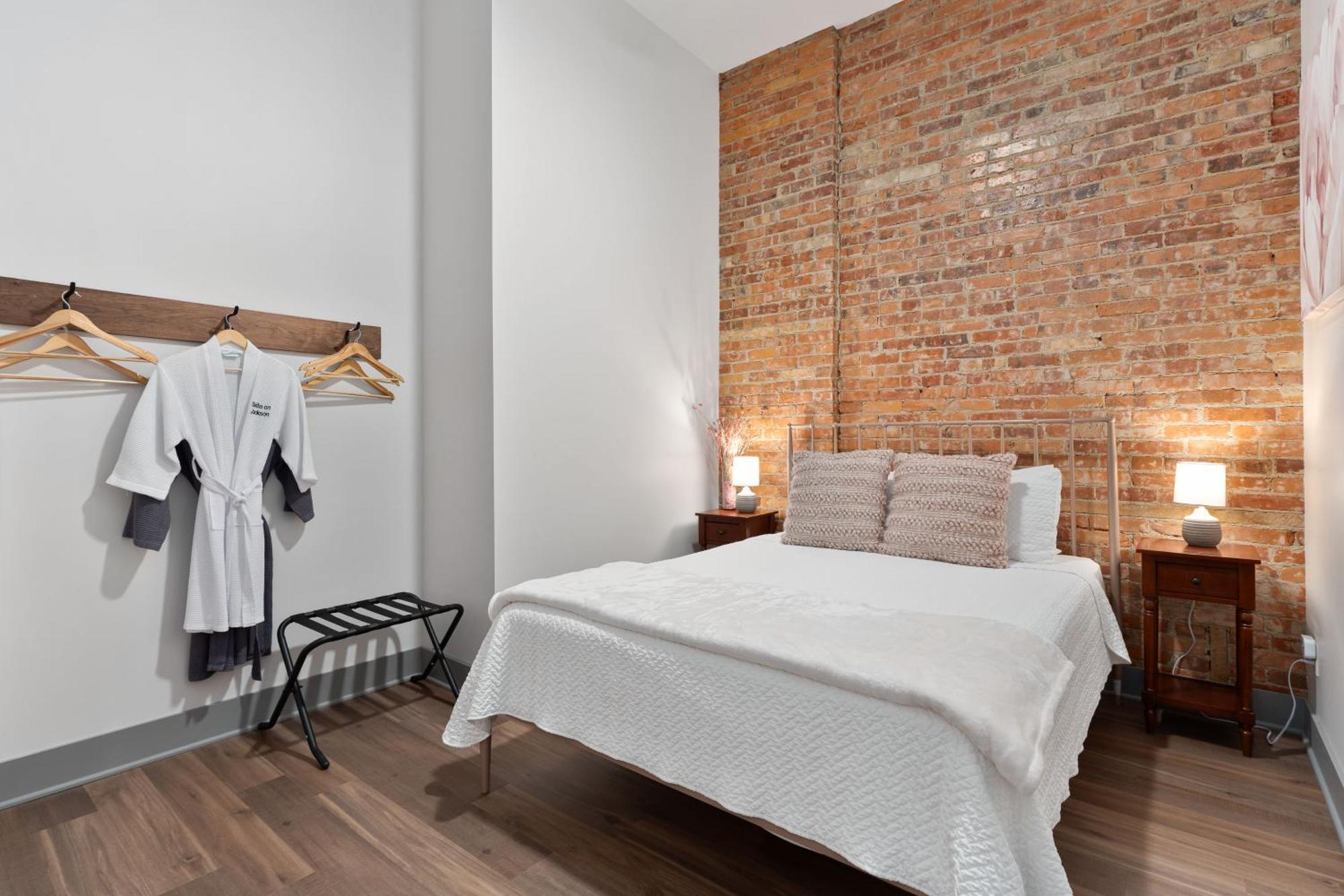 מילסבורג Spacious Luxury Apt In Historic Downtown - Oh Amish Country מראה חיצוני תמונה